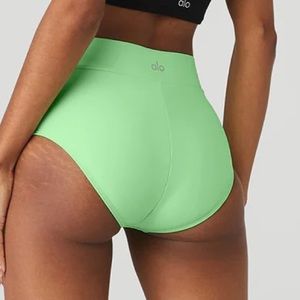 Alô Airlift Record-Breaker Boyshort worn once for a photoshoot